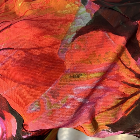John Paul Richard women’s floral top size XL semi-see through. - Picture 3 of 9